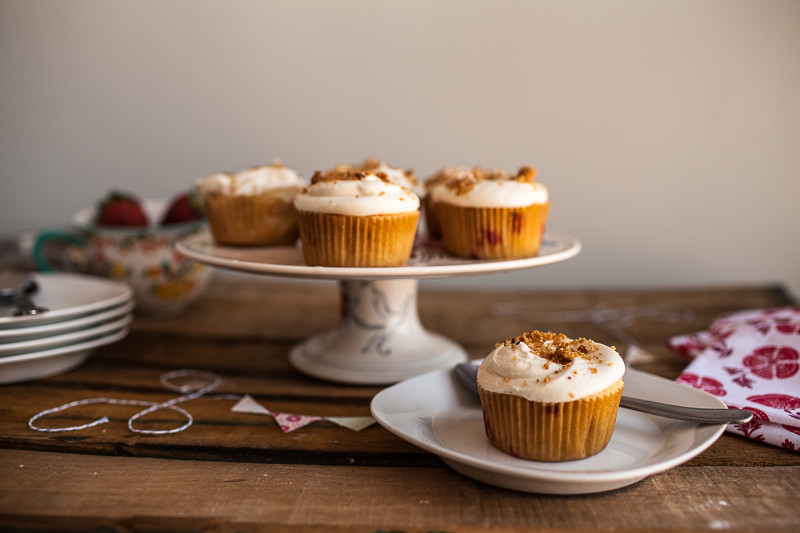 Granola Girl bakes :: Strawberry Cheesecake cupcakes 7